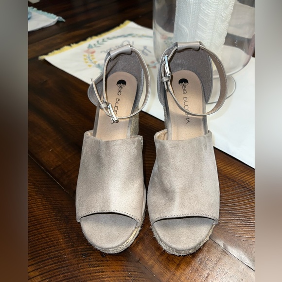 ❤️Big Buddha Tan Espadrille Wedges - Picture 5 of 13